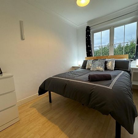 Chieveley Mews By Sarrochic Villa Sunningdale Buitenkant foto