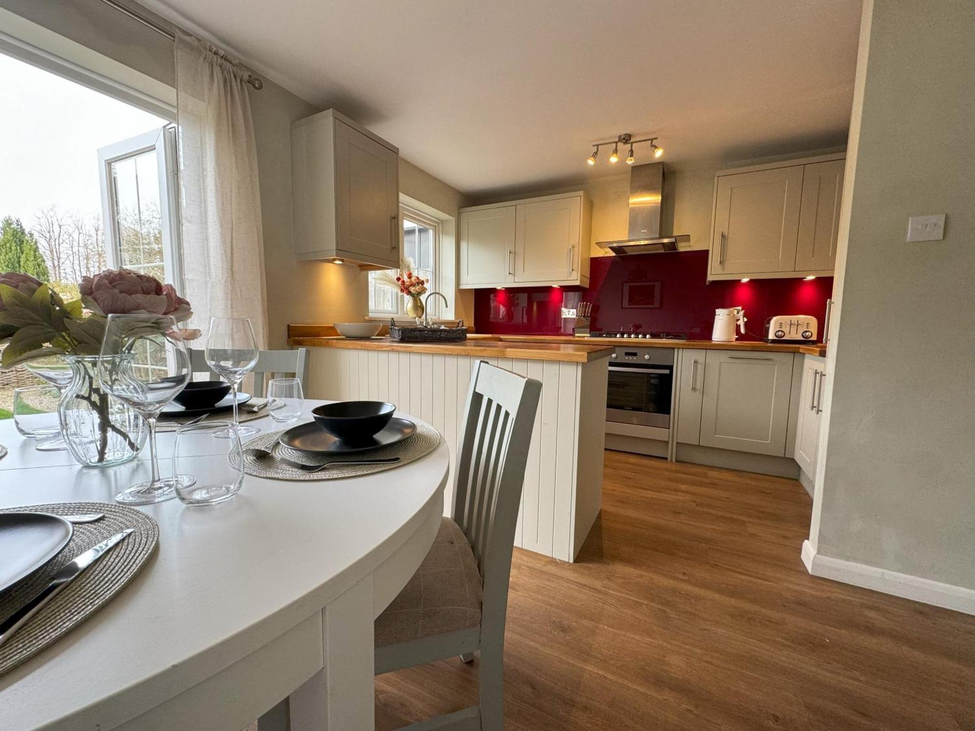 Chieveley Mews By Sarrochic Villa Sunningdale Buitenkant foto
