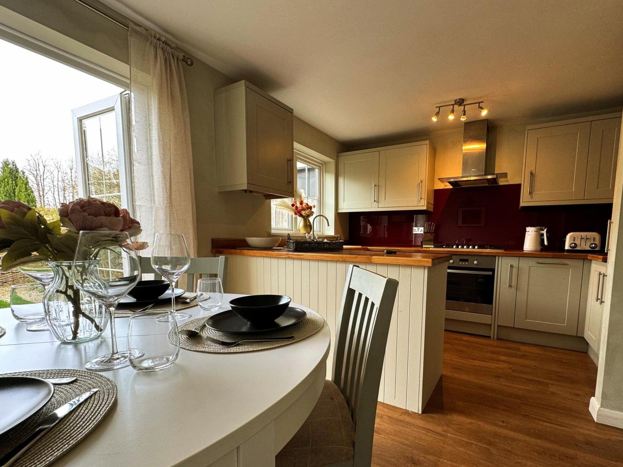 Chieveley Mews By Sarrochic Villa Sunningdale Buitenkant foto